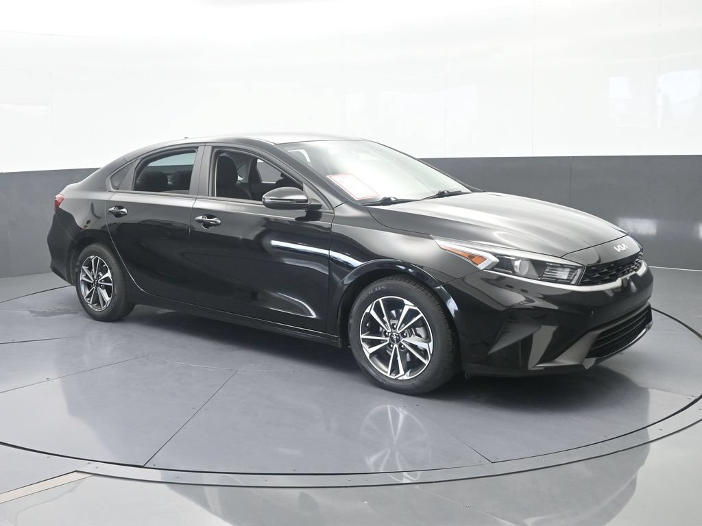 Used 2024 Kia Forte LXS w/ LXS Technology Package FWD image 8