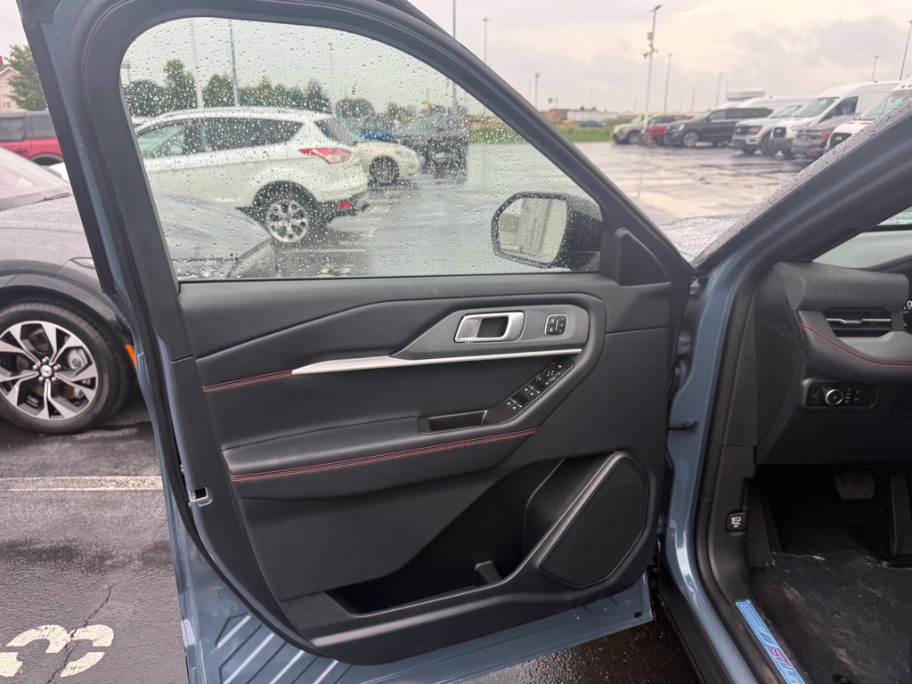 New 2026 Ford Explorer ST-Line w/ ST-Line Street Pack AWD/4WD image 16