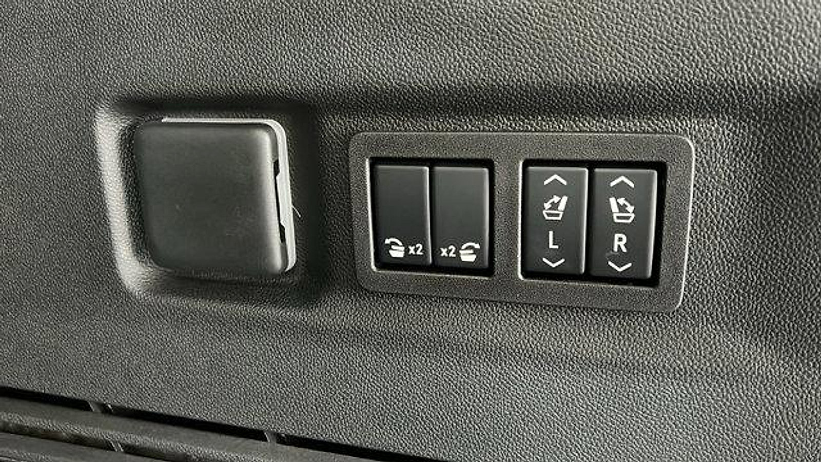 New 2025 Chevrolet Suburban Premier w/ Sun And Tow Package image 7