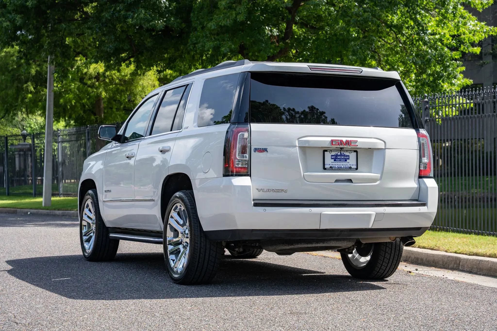 Used 2020 GMC Yukon SLT w/ Premium Edition AWD/4WD image 7