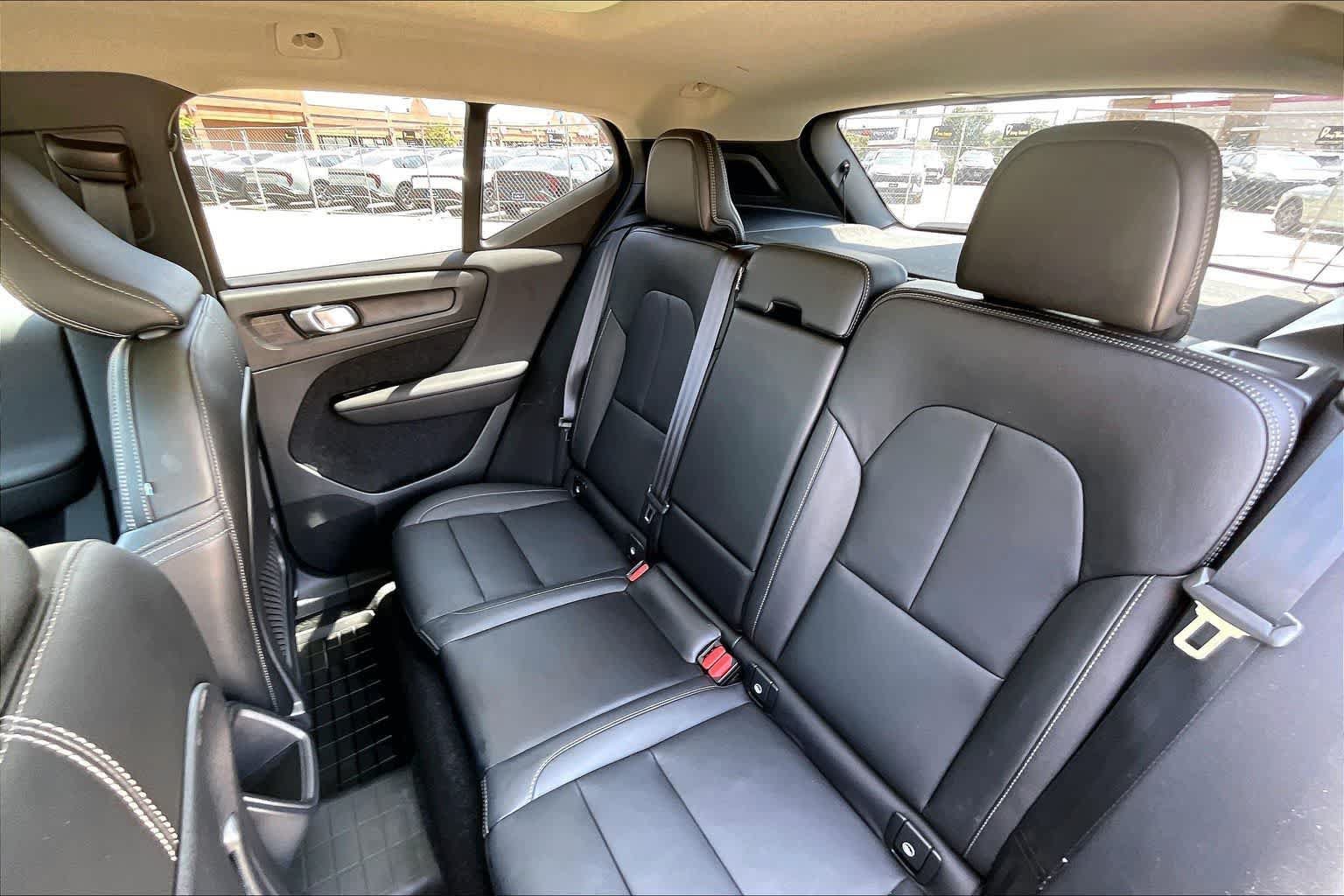 Used 2021 Volvo XC40 T5 Momentum w/ Climate Package AWD/4WD image 28