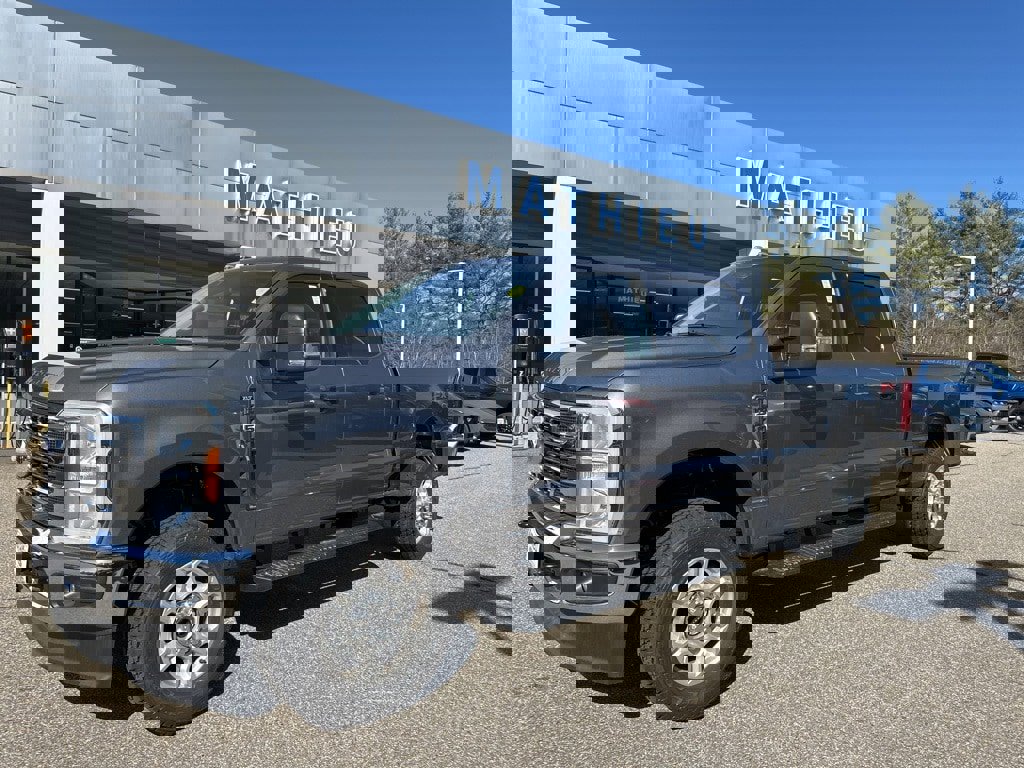 New 2025 Ford F350 XLT w/ FX4 Off-Road Package