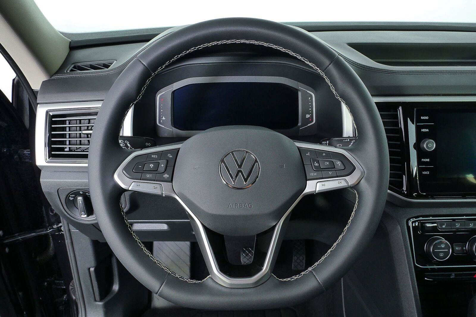 Certified 2023 Volkswagen Atlas SE FWD image 38