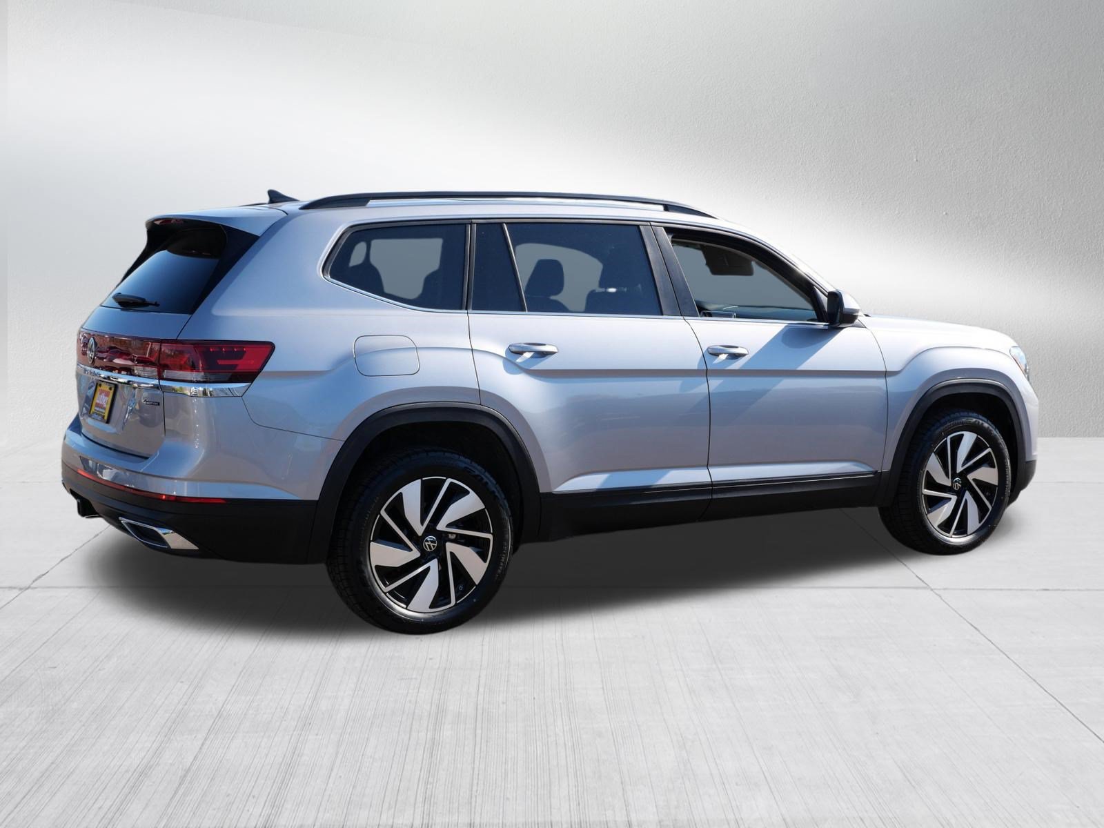 Used 2025 Volkswagen Atlas SE AWD/4WD image 7
