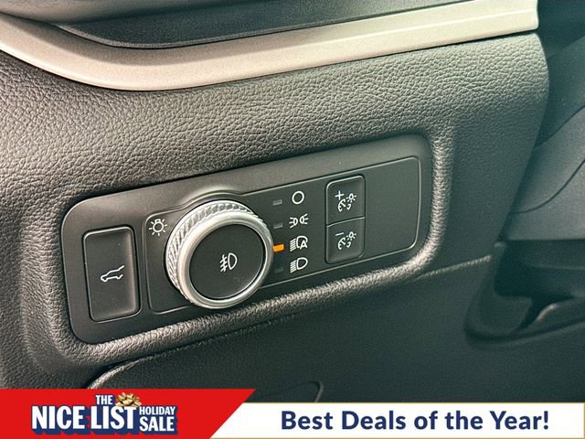 Used 2022 Ford Explorer XLT w/ Equipment Group 202A image 11