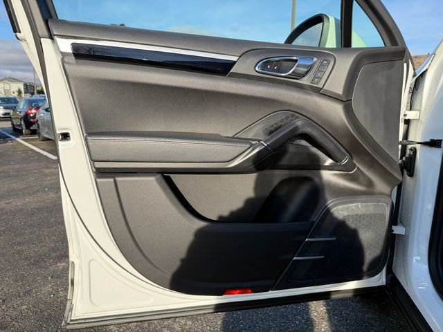 Used 2014 Porsche Cayenne w/ Basic Package image 18