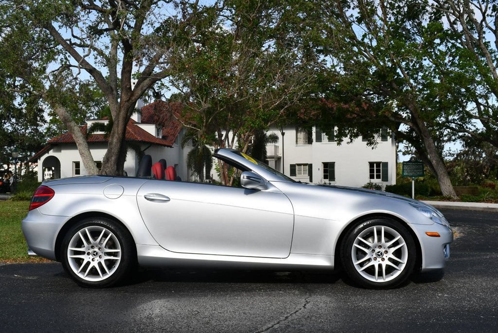 Used 2009 Mercedes-Benz SLK 300 image 7