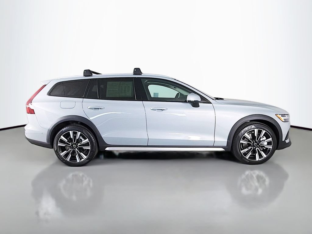 Certified 2026 Volvo V60 B5 Cross Country Ultra w/ Climate Package AWD/4WD image 8
