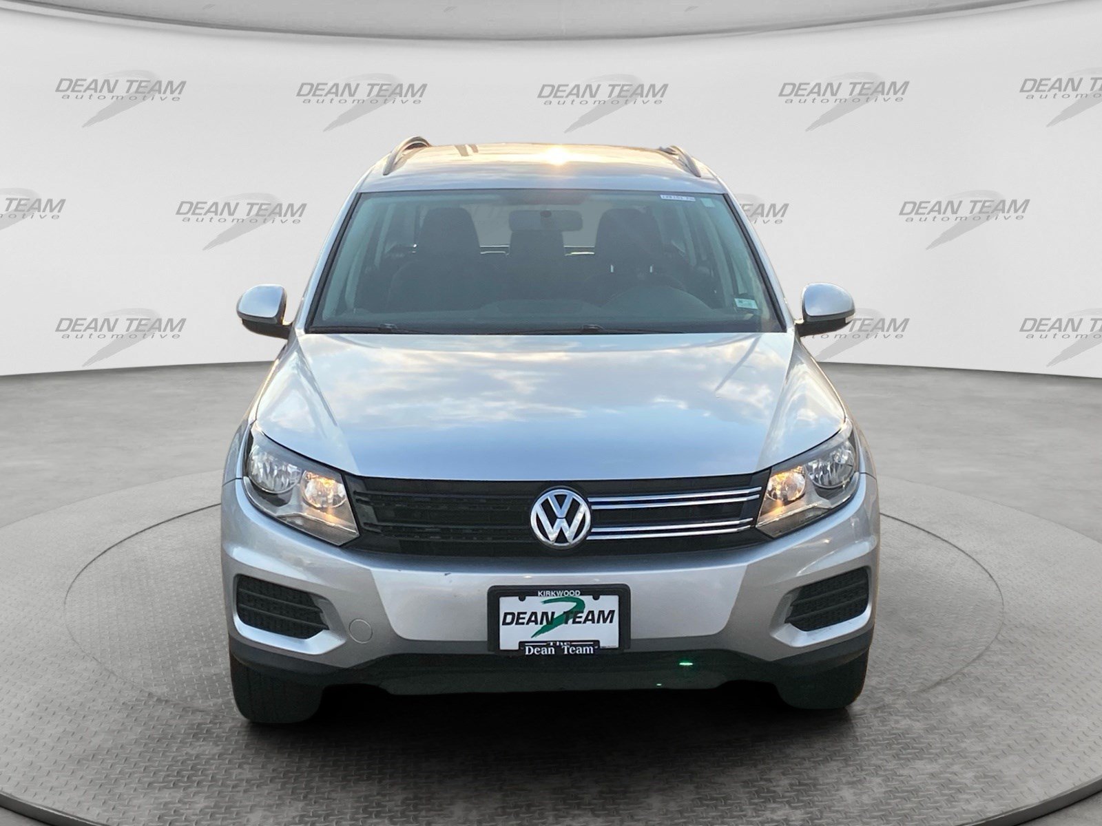 Used 2015 Volkswagen Tiguan S AWD/4WD image 2