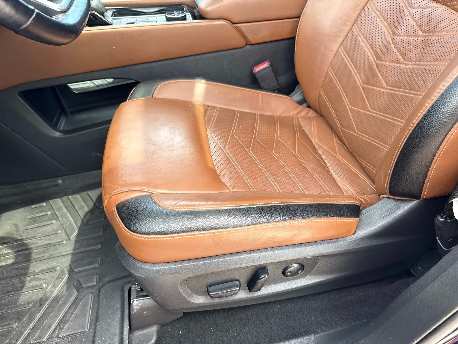 Used 2022 Nissan Pathfinder Platinum w/ Cargo Package AWD/4WD image 22