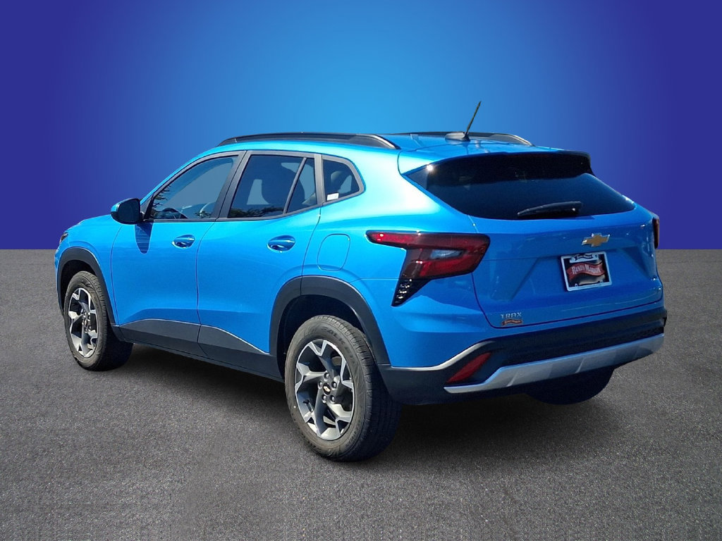 Used 2025 Chevrolet Trax LT FWD image 6