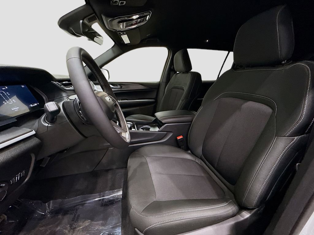 New 2025 Jeep Grand Cherokee L Laredo image 10