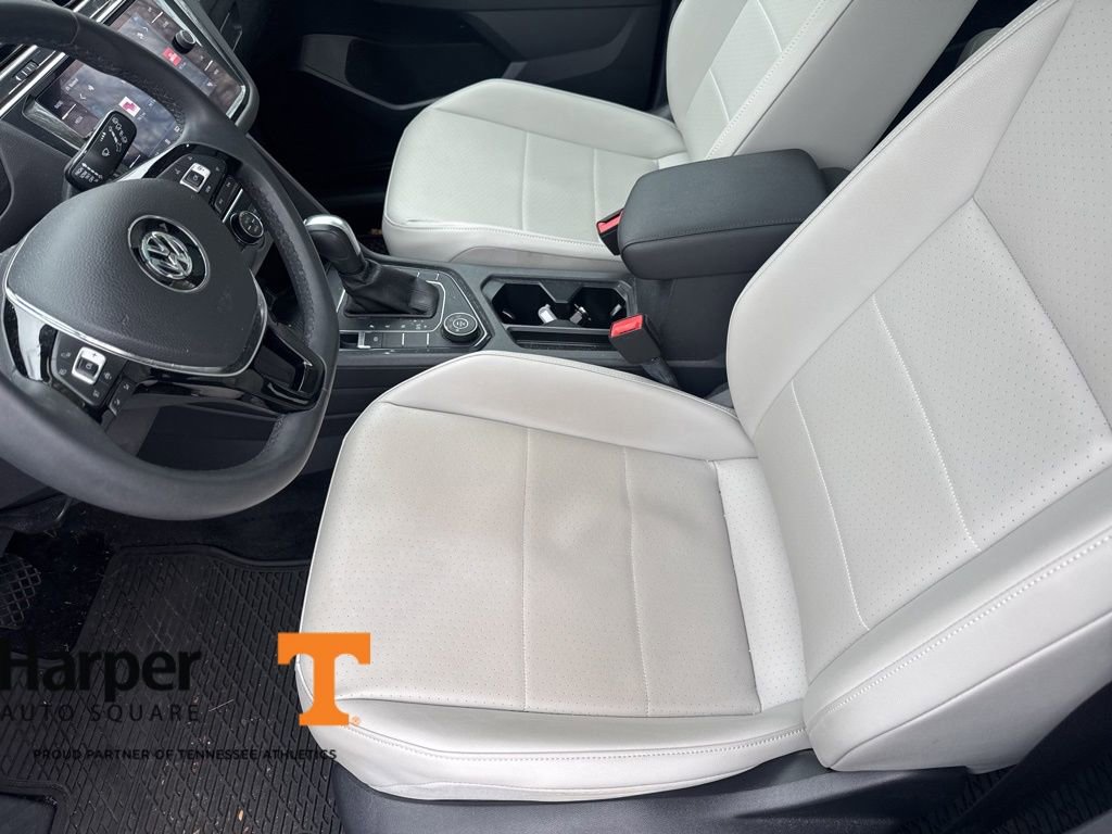 Used 2020 Volkswagen Tiguan SE w/ Panoramic Sunroof Package image 13