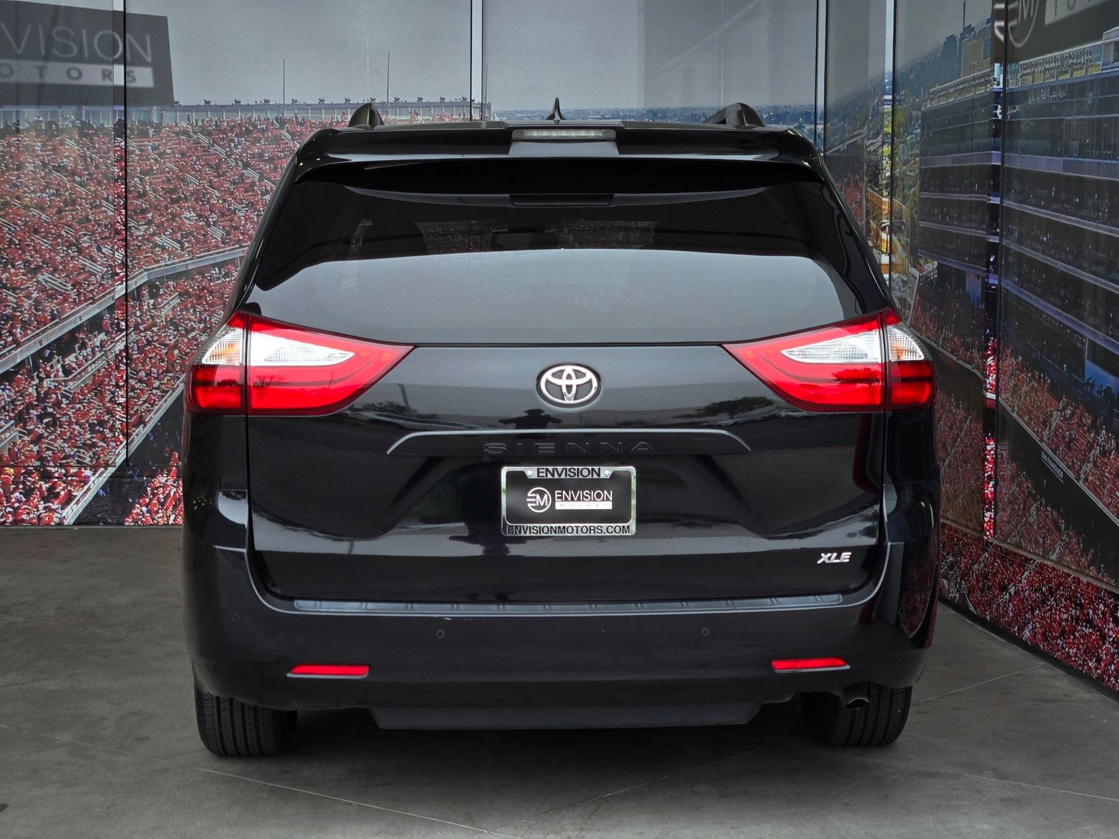 Certified 2018 Toyota Sienna XLE w/ XLE Navigation Package FWD image 7