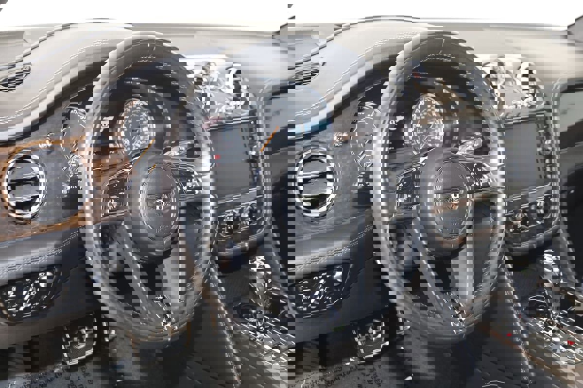 Used 2019 Bentley Bentayga image 6