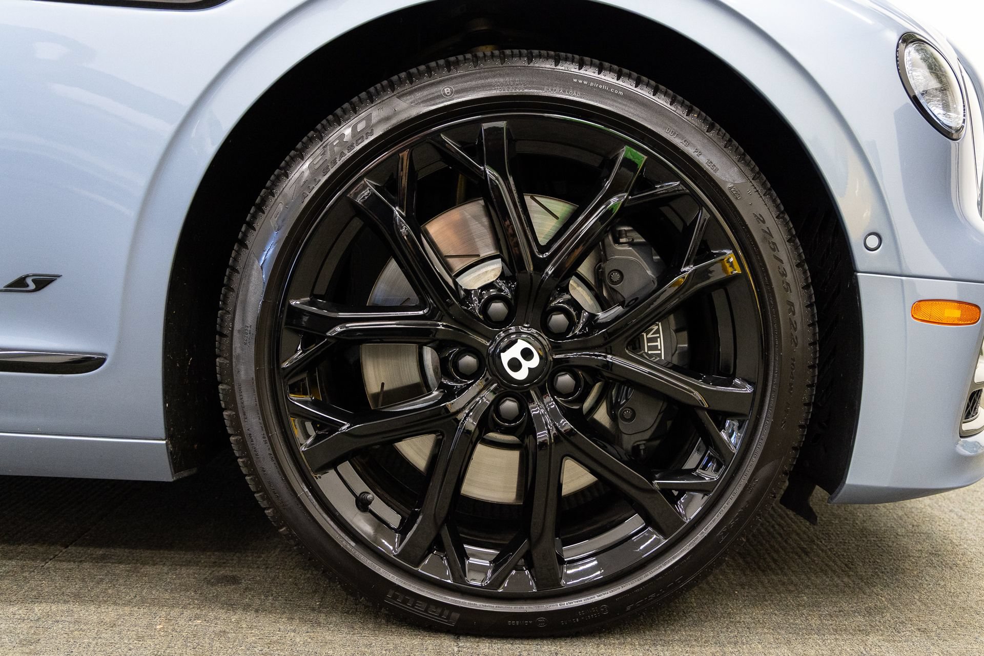 Used 2024 Bentley Flying Spur Plug-In Hybrid AWD/4WD image 26