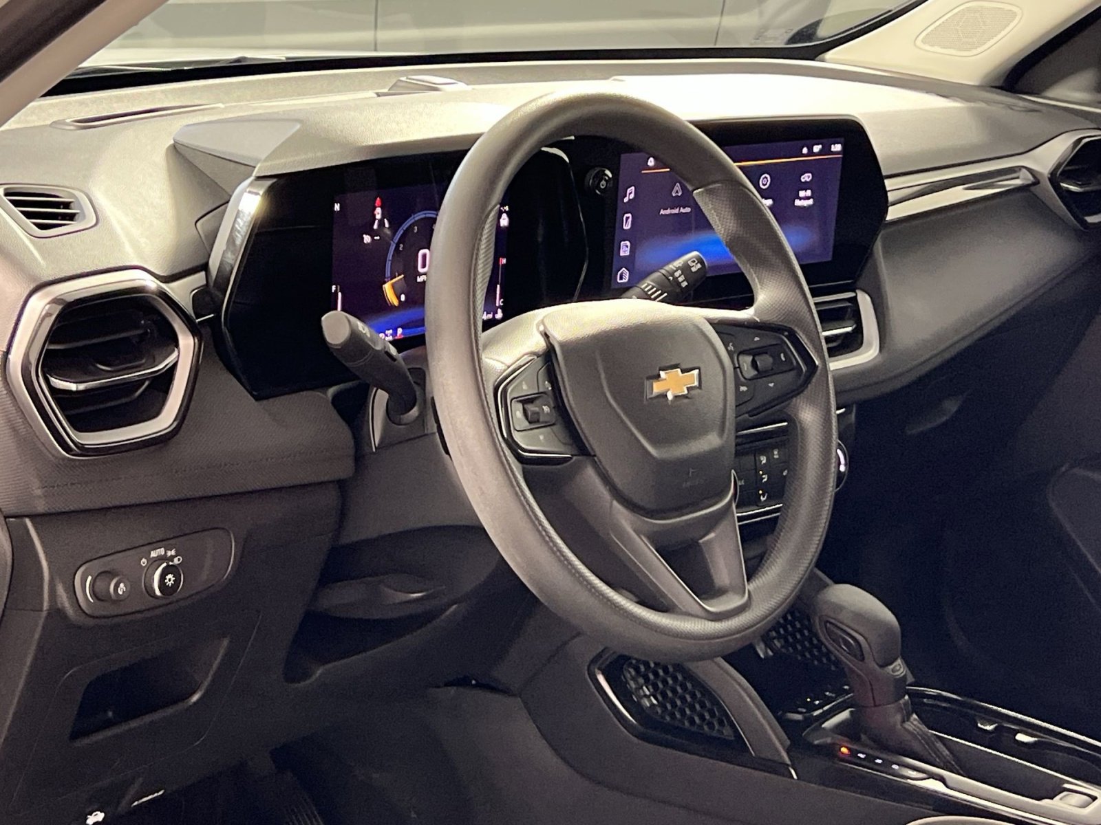 Used 2025 Chevrolet TrailBlazer LT AWD/4WD image 17