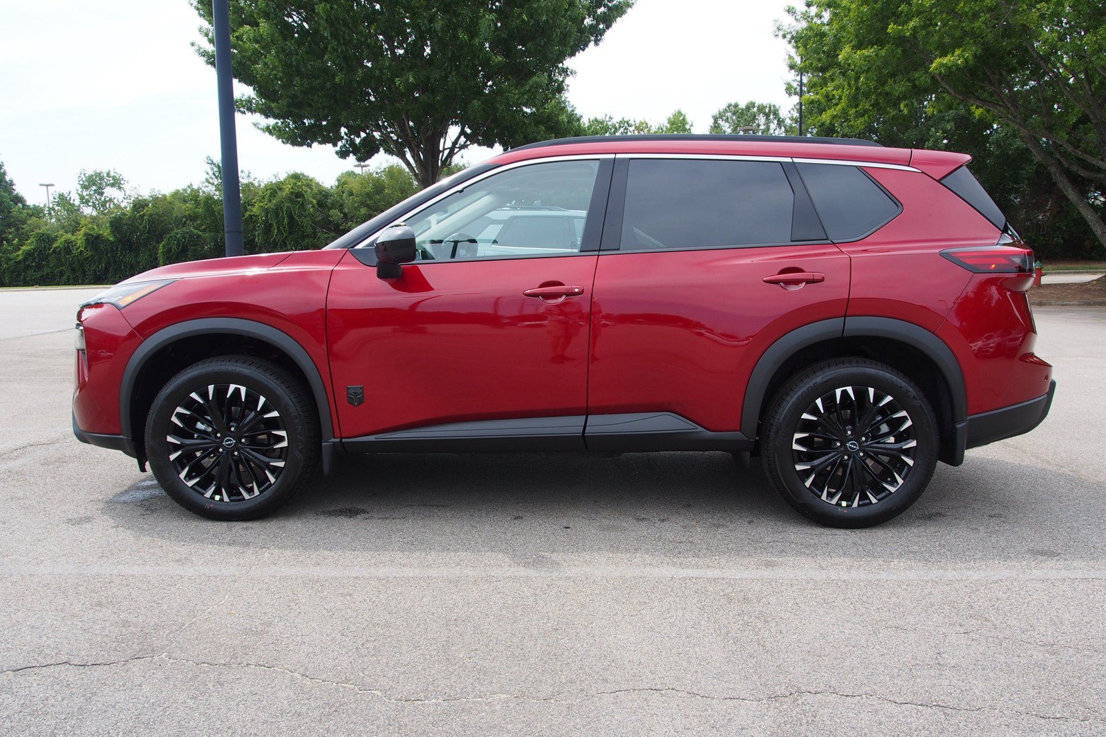 New 2026 Nissan Rogue Dark Armor FWD image 4