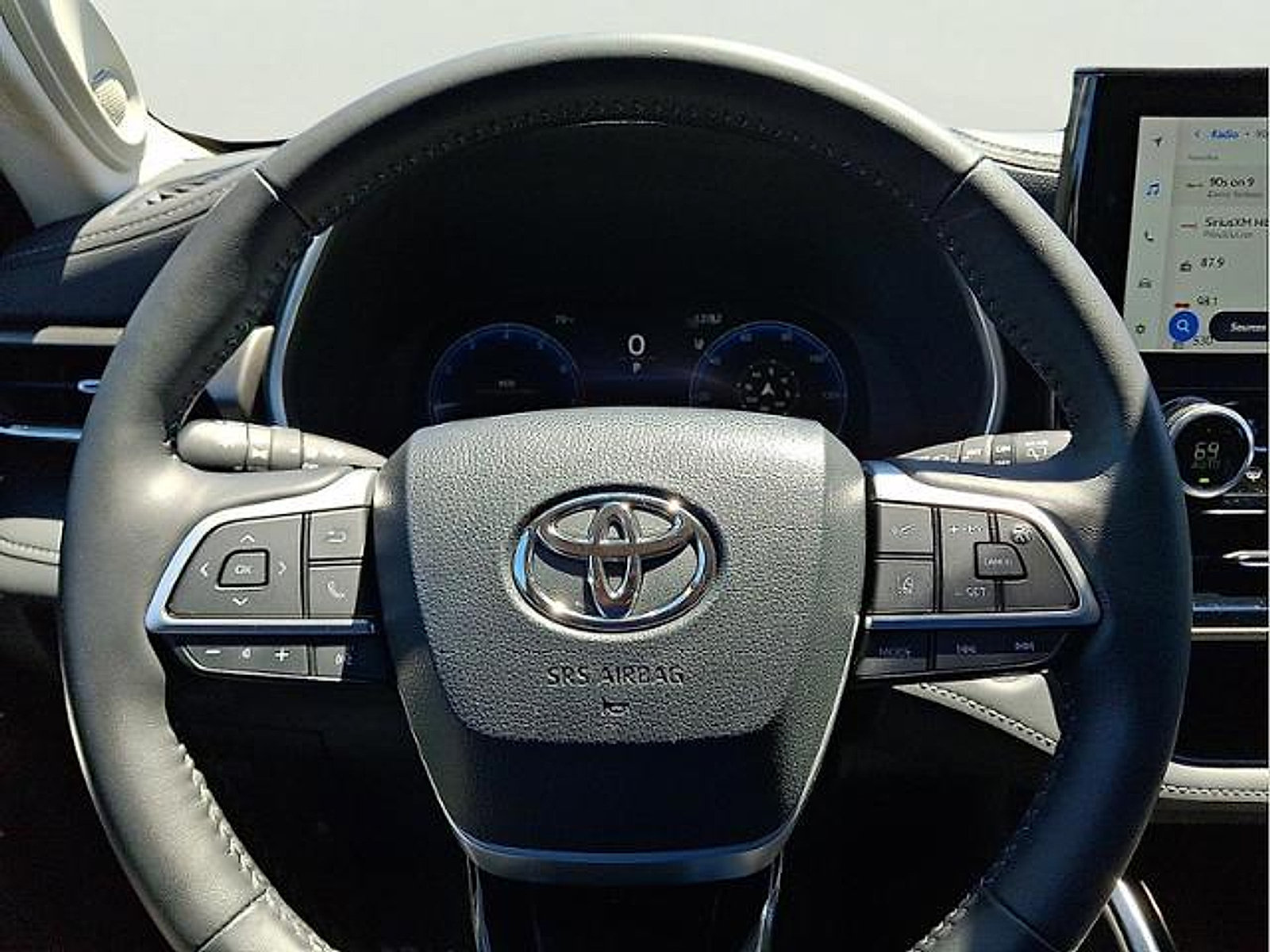Used 2024 Toyota Highlander Limited AWD/4WD image 17