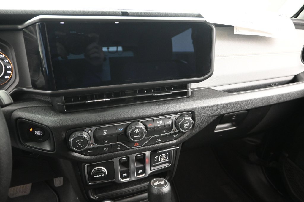 Used 2026 Jeep Wrangler Sport AWD/4WD image 12