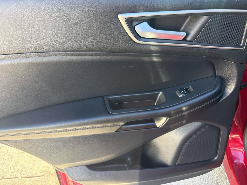 Used 2022 Ford Edge SEL AWD/4WD image 9
