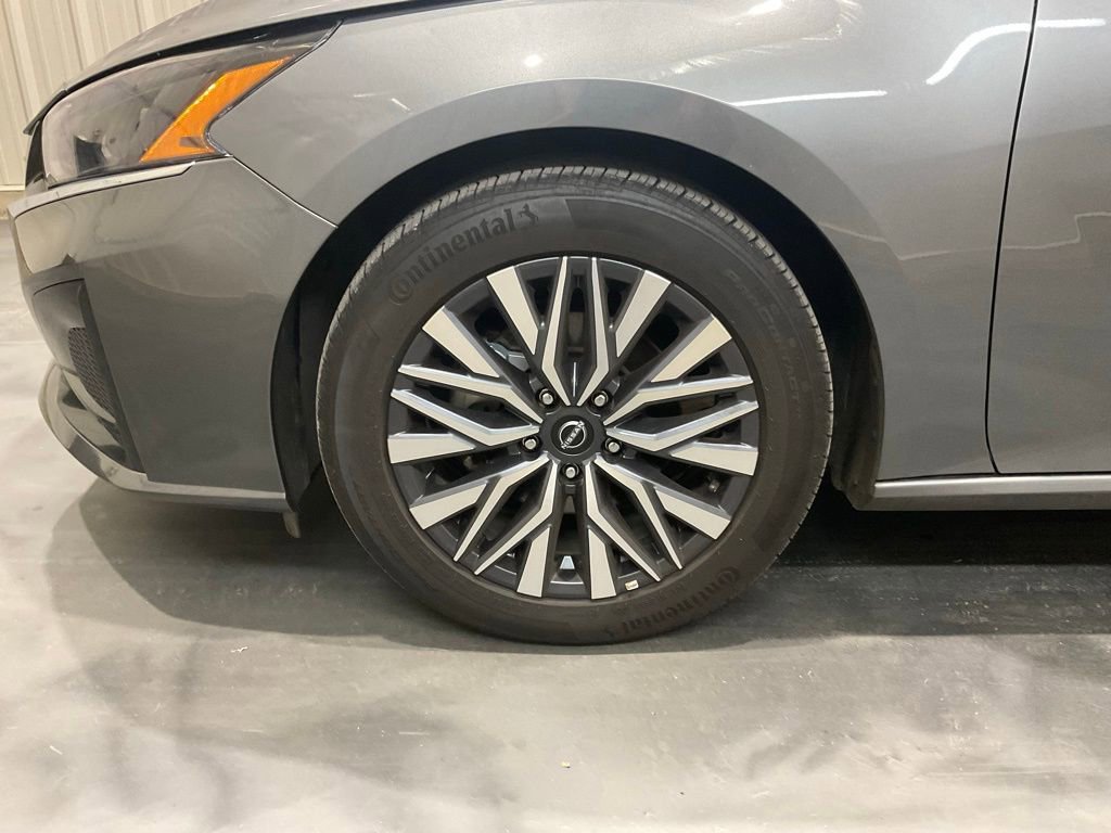 Used 2025 Nissan Altima 2.5 SV FWD image 6
