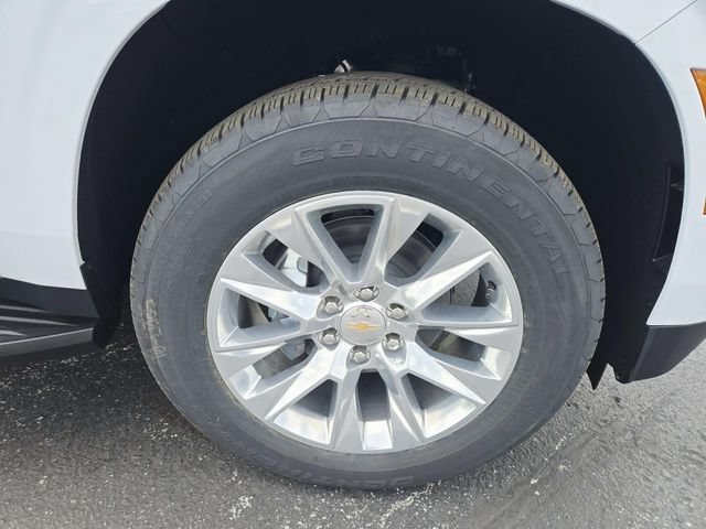 New 2026 Chevrolet Suburban Premier w/ Sun And Tow Package AWD/4WD image 17