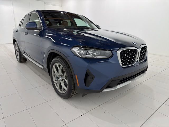 Certified 2023 BMW X4 xDrive30i w/ Convenience Package image 7