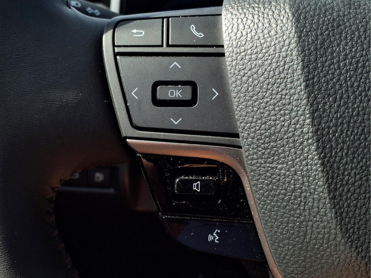 Certified 2025 Toyota Camry XLE w/ Premium Plus Package FWD image 21