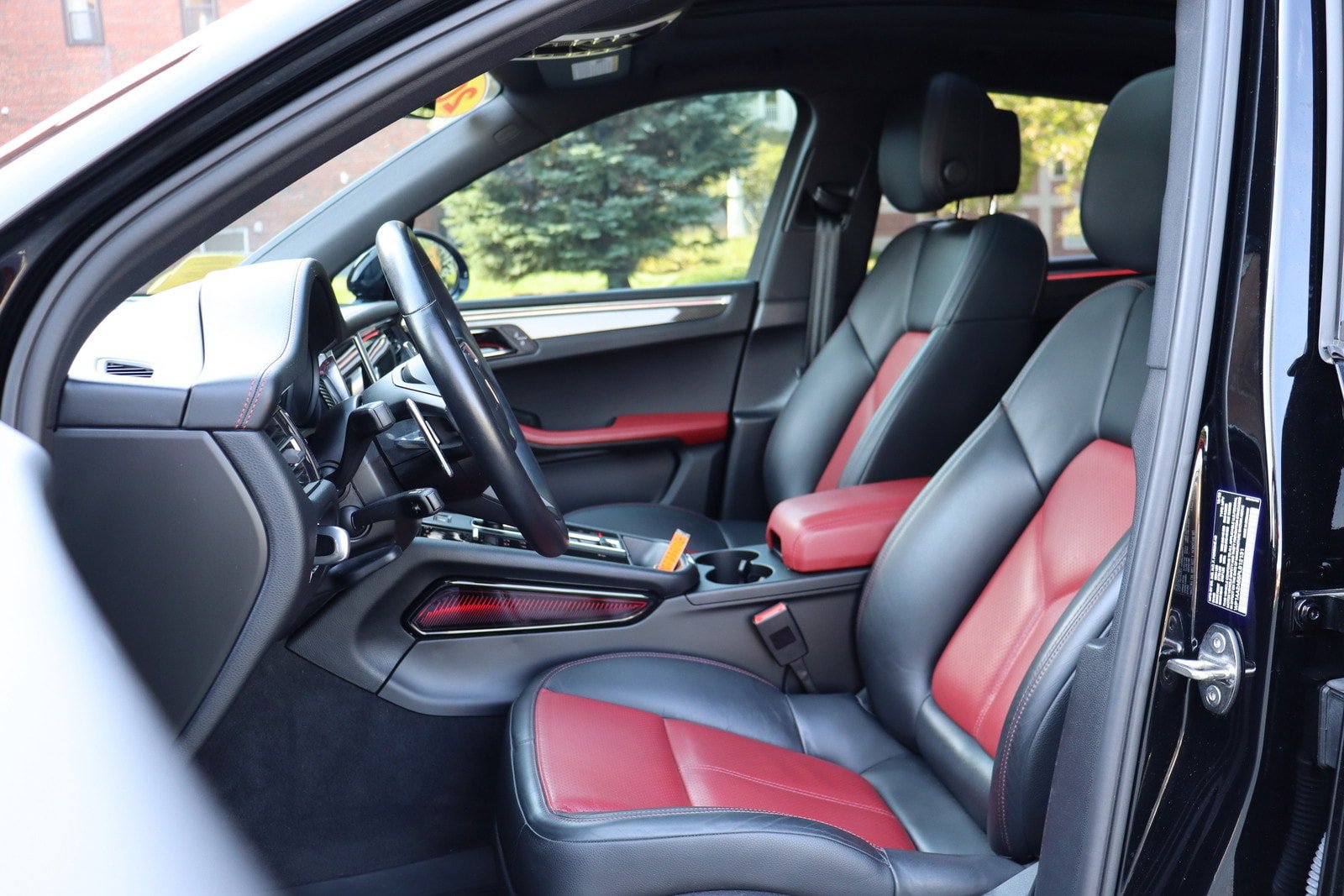 Used 2023 Porsche Macan Turbo AWD/4WD image 13