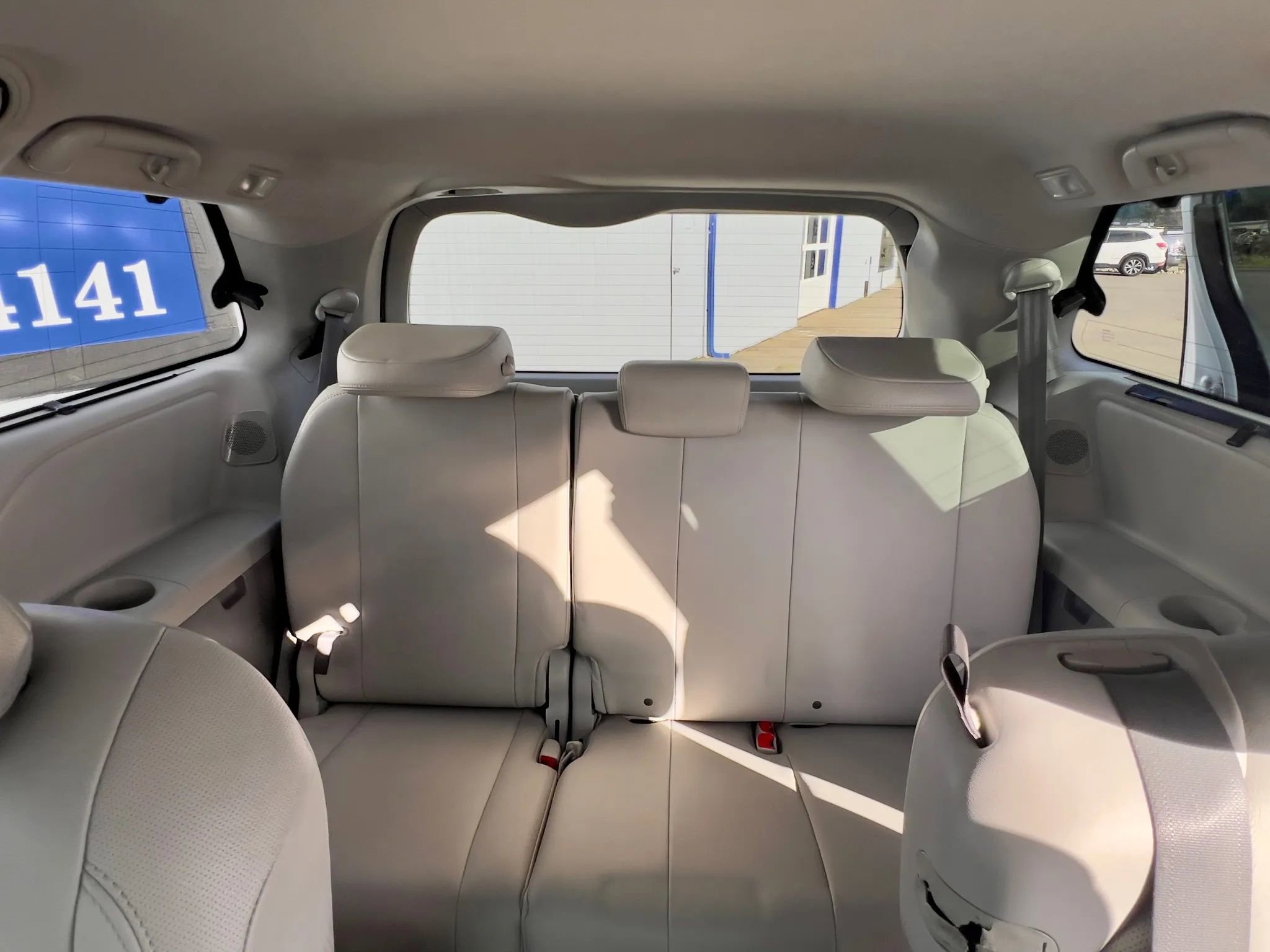 Used 2011 Toyota Sienna XLE w/ Premium Pkg image 14