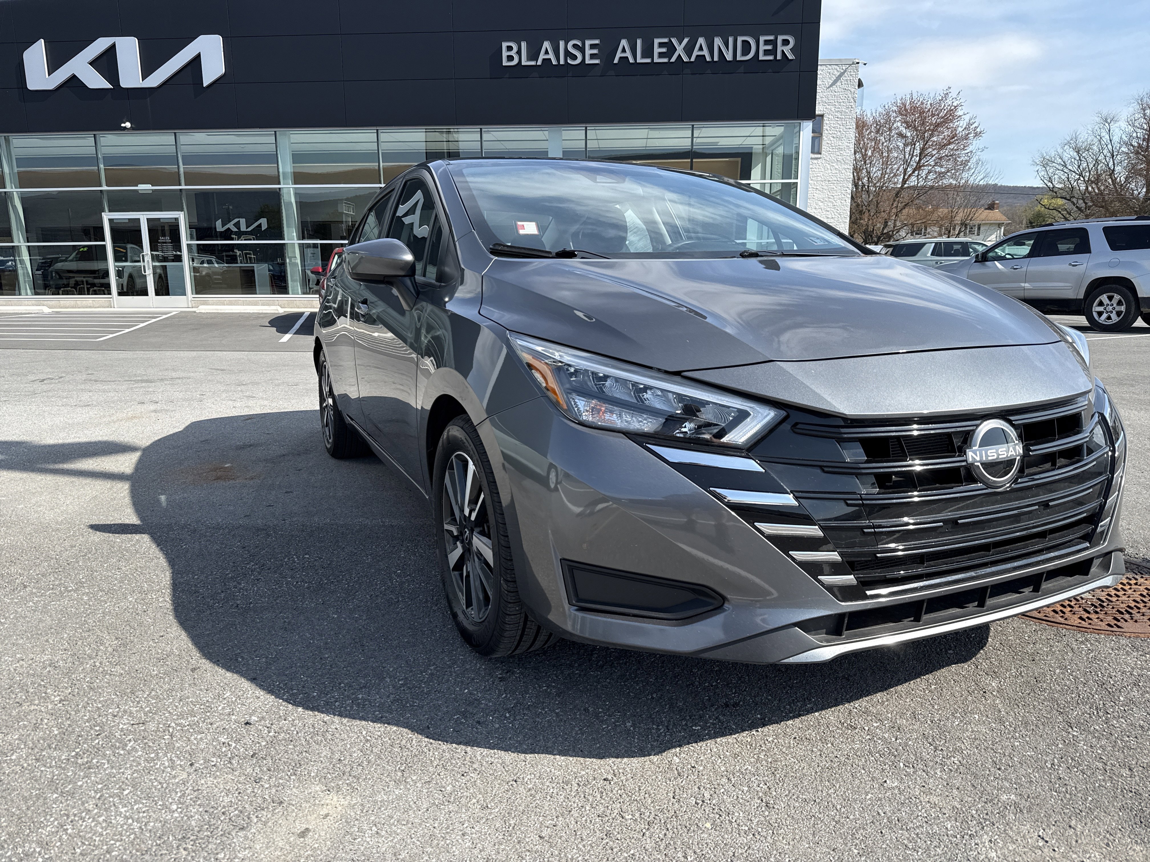 Used 2025 Nissan Versa SV FWD image 1