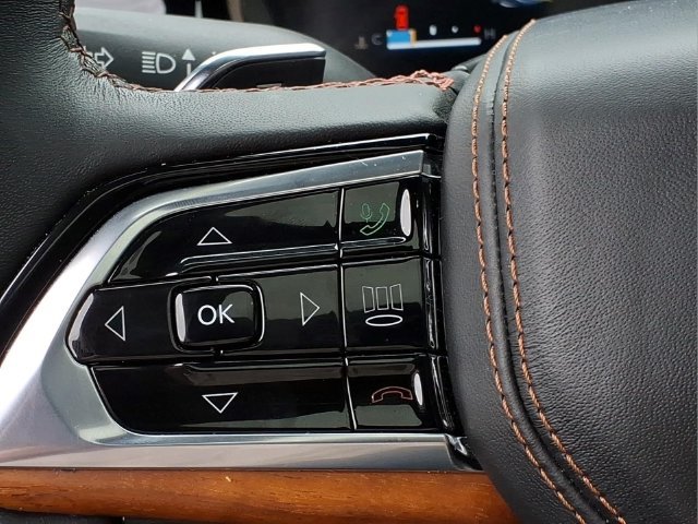 Used 2023 Jeep Grand Cherokee Summit AWD/4WD image 25