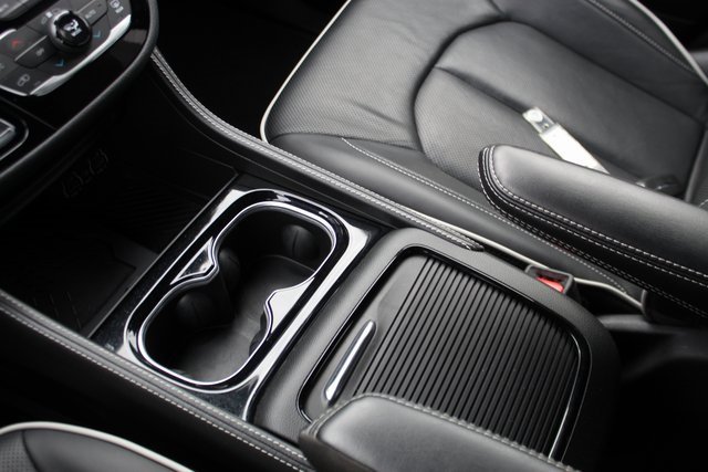 Used 2025 Chrysler Pacifica Limited image 24