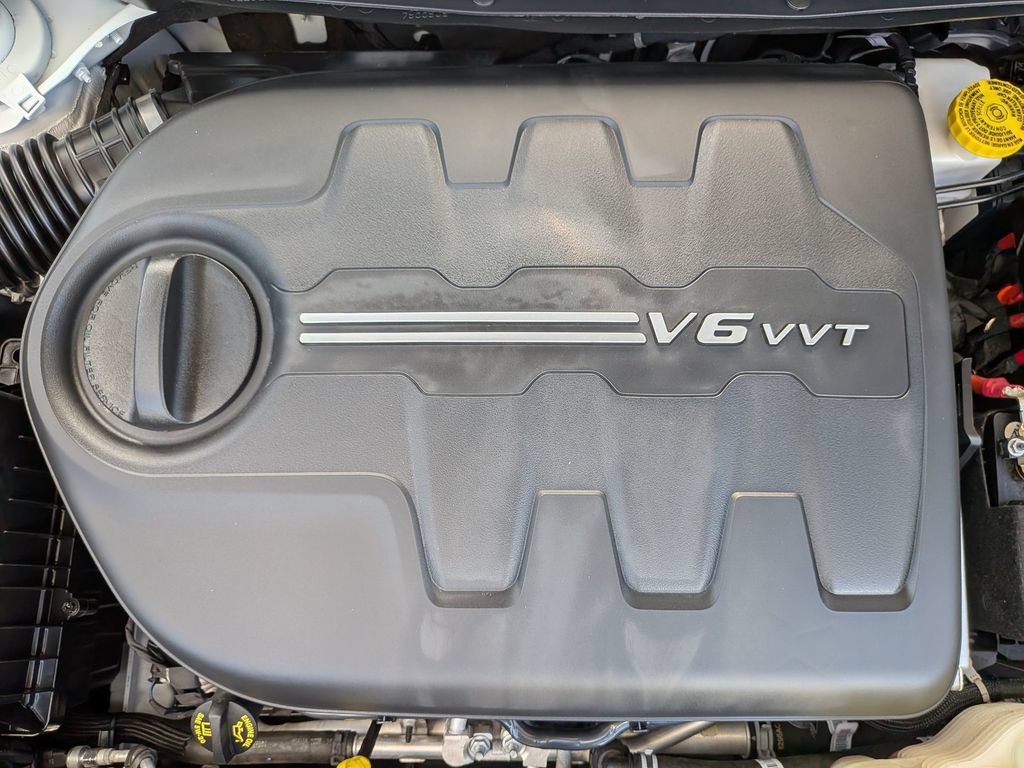 Used 2022 Jeep Cherokee Limited AWD/4WD image 13