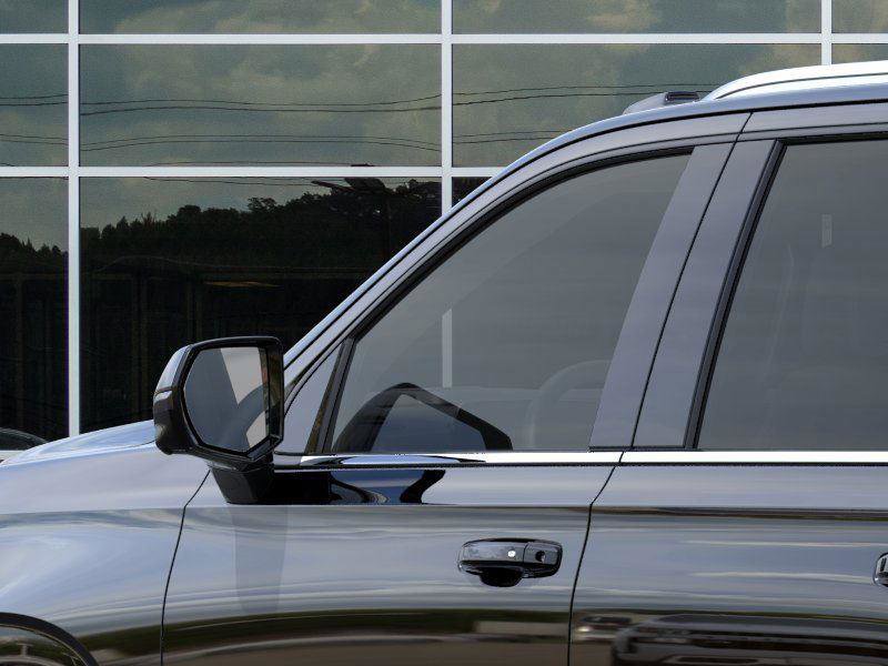 New 2026 Chevrolet Suburban LT image 12