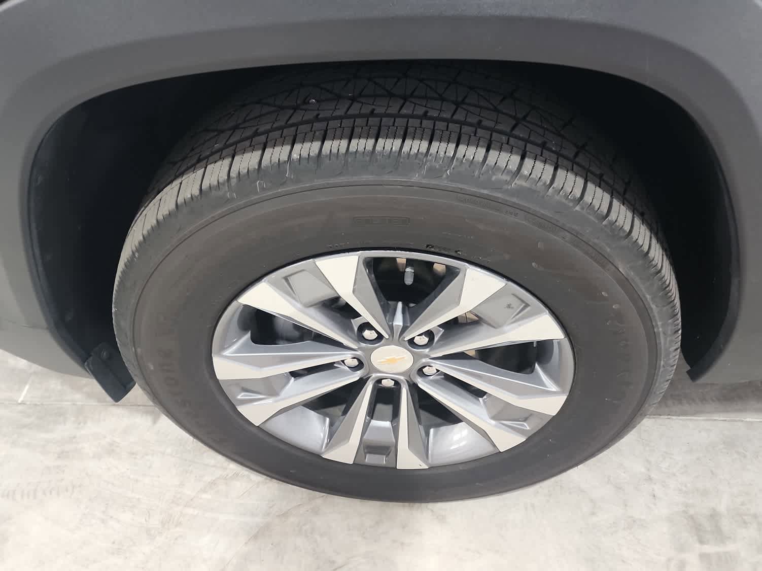 Used 2025 Chevrolet Equinox LT FWD image 11