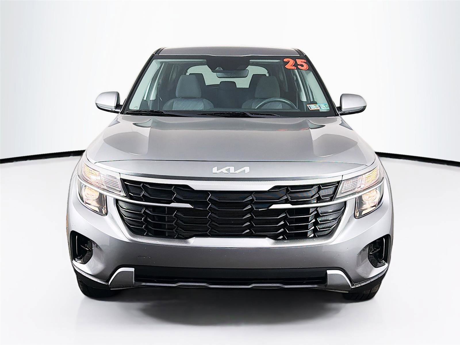 Used 2025 Kia Seltos LX image 2