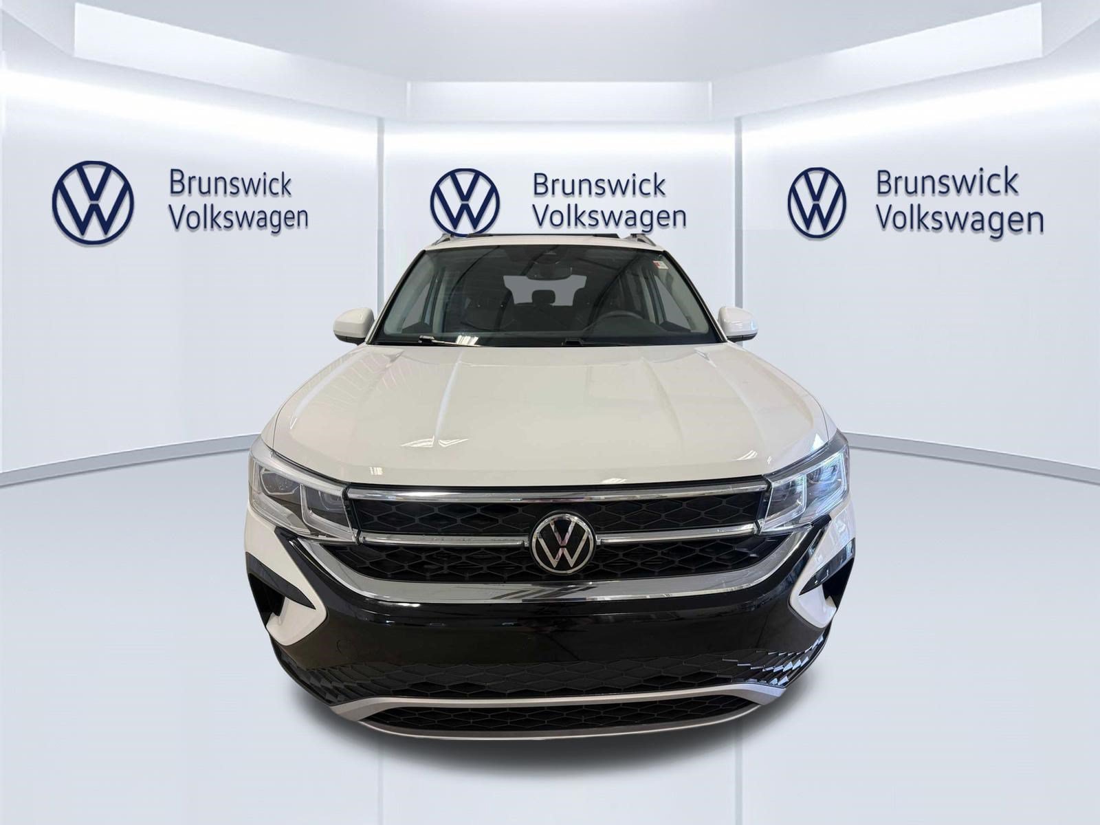 Used 2023 Volkswagen Taos SEL AWD/4WD image 3