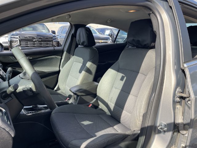 Used 2017 Chevrolet Cruze LT w/ Convenience Package FWD image 18