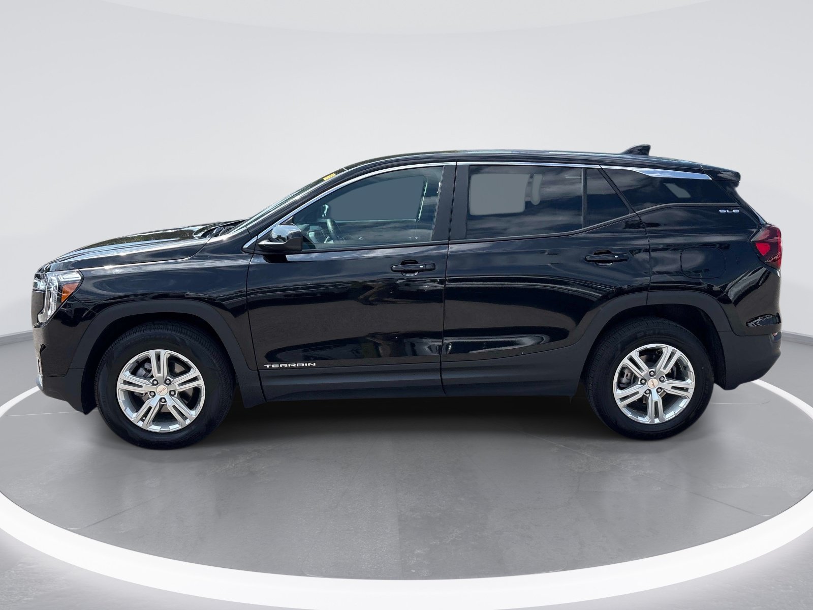 Used 2024 GMC Terrain SLE AWD/4WD image 5