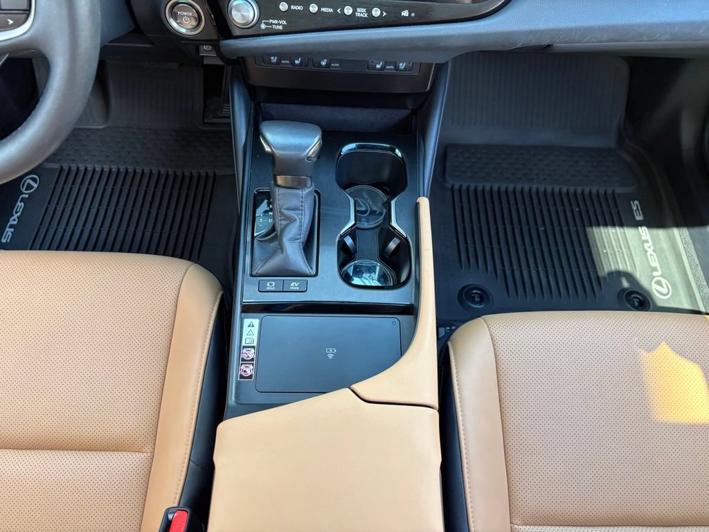 Used 2024 Lexus ES 300h w/ Premium Package FWD image 19