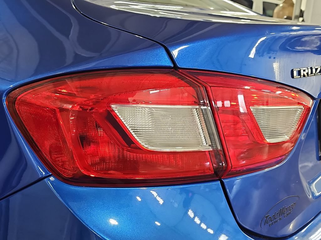 Certified 2018 Chevrolet Cruze LT w/ LT Convenience Package FWD image 37
