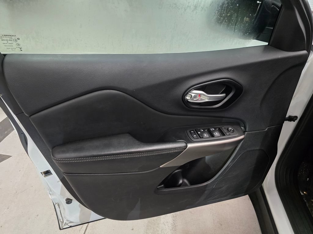 Certified 2022 Jeep Cherokee Latitude Lux FWD image 13