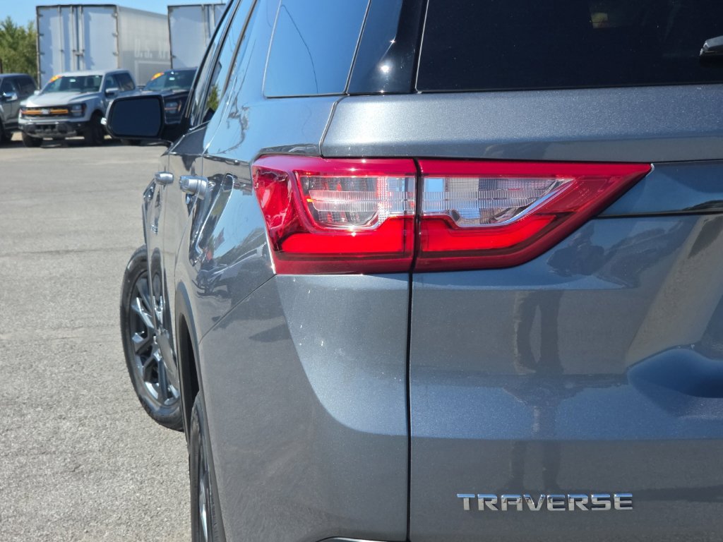 Used 2021 Chevrolet Traverse RS FWD image 11