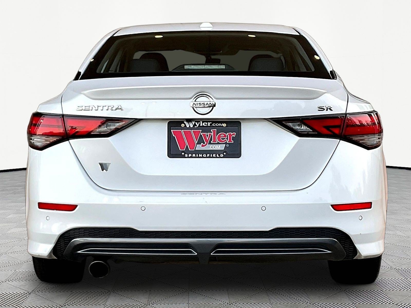 Used 2022 Nissan Sentra SR w/ SR Premium Package FWD image 5