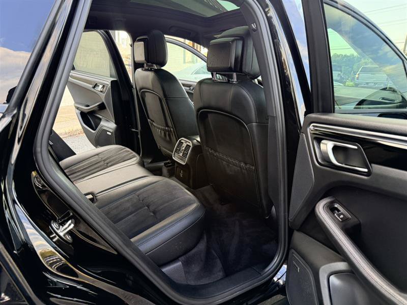 Used 2021 Porsche Macan AWD/4WD image 16