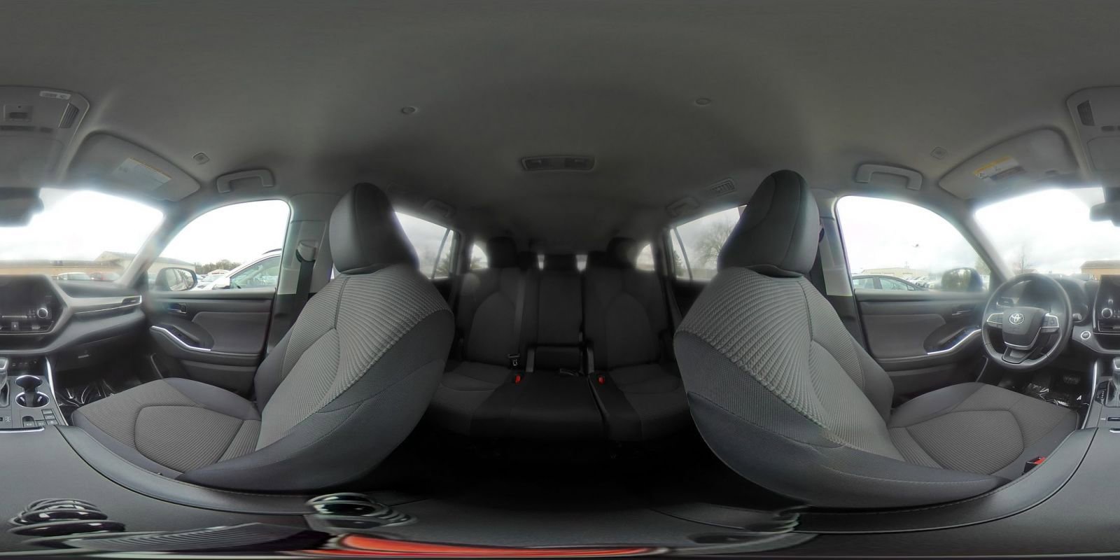 Used 2025 Toyota Highlander LE FWD image 45