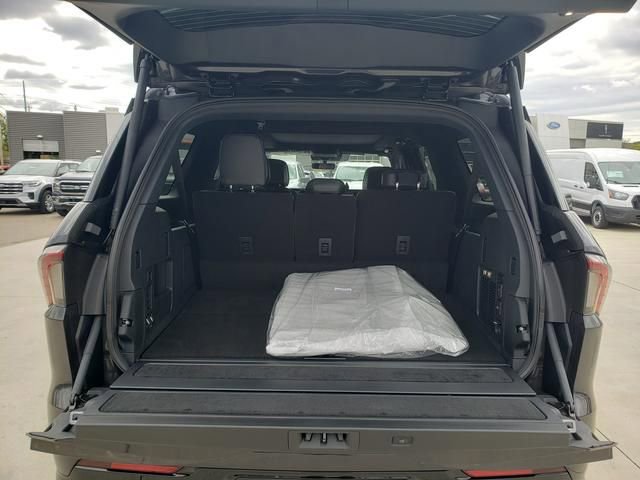 New 2025 Lincoln Navigator L Reserve w/ Jet Appearance Package image 8