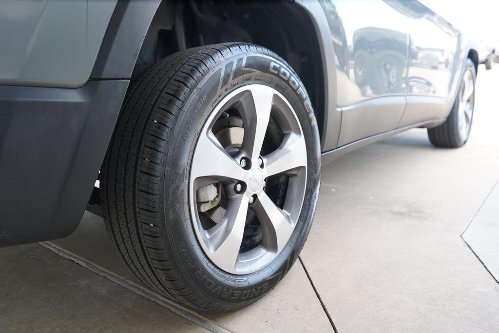 Used 2020 Jeep Cherokee Limited FWD image 8